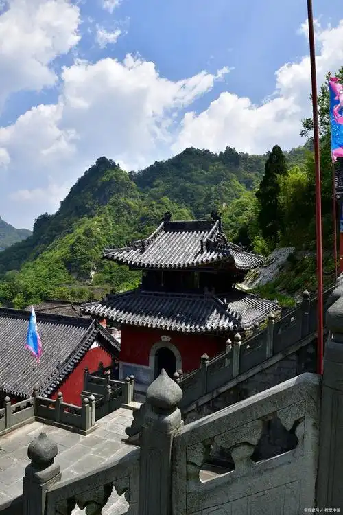 湖北省十堰市的武当山风景区,位于武当山脉中,是中国道教的圣地之一