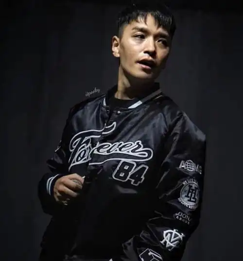 simon d"调侃"自己的粉丝都能上热搜?只能说他太红了!