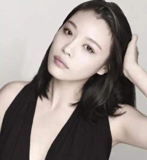 汪峰的第一任老婆是齐丹,她是一位主持人.