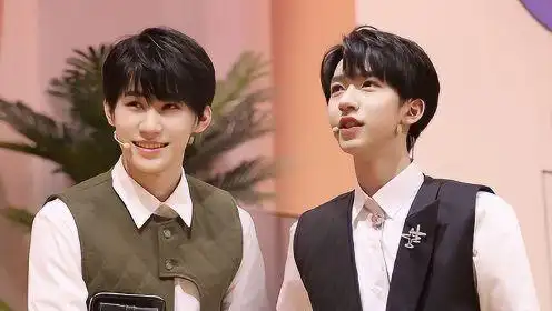 超man张真源指压板背贺峻霖走路