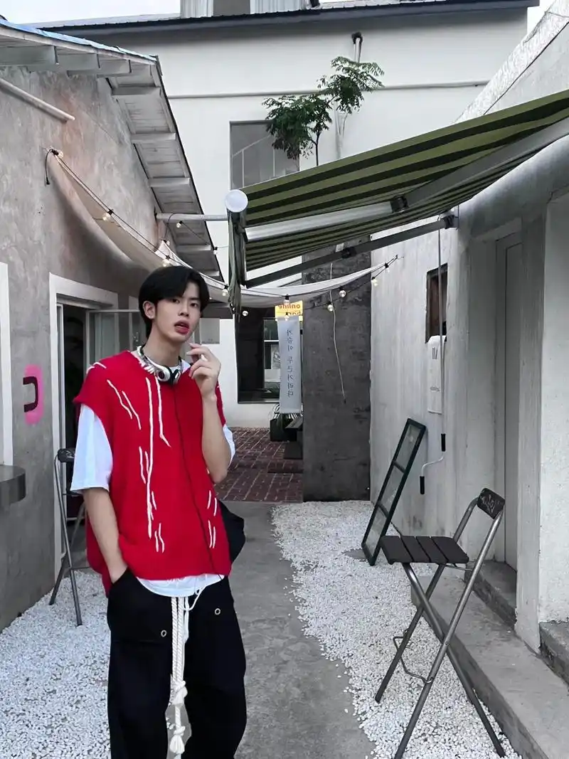 年轻的时候不多拍点照片,老了拿什么网恋#大帅哥#猛男#男模日 - 抖音