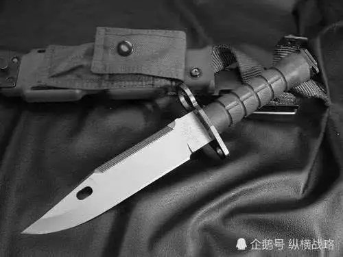 95式步枪上的利刃,中国"虎牙"刺刀,即使砍电线,也不会触电