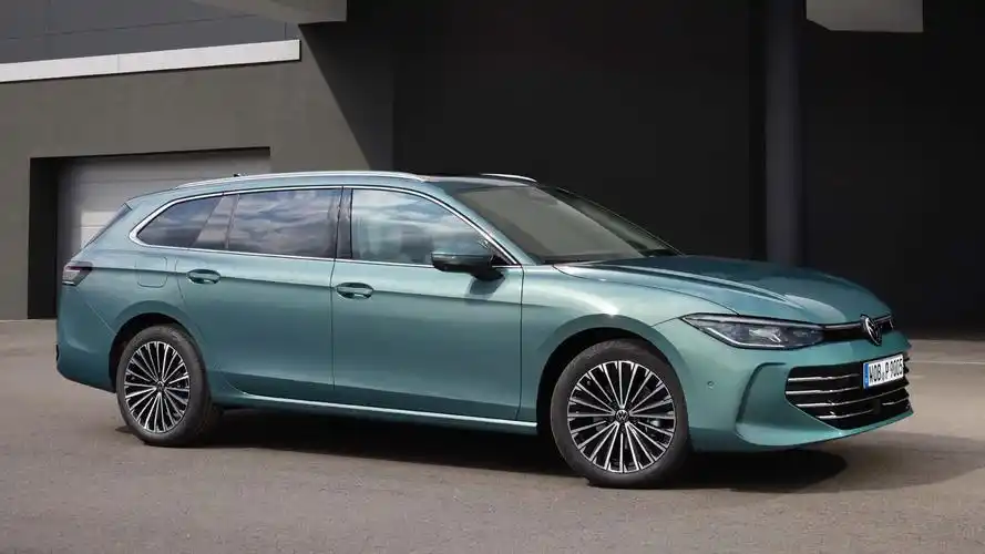 新款大众帕萨特旅行版正式亮相,中网下移做内收设计,车身侧面微微上扬