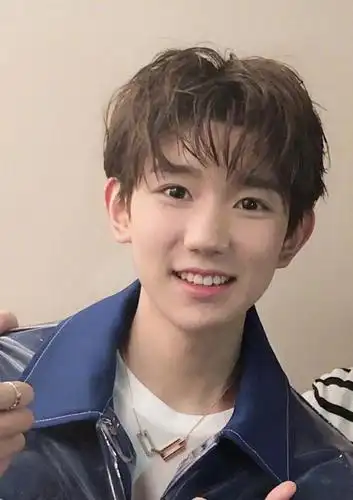 王源可盐可甜,笑起来如沐春风,a起来直击心底!