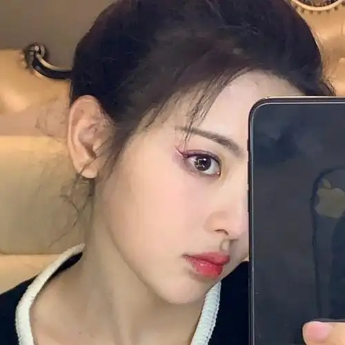 杨超越又来贡献头像了