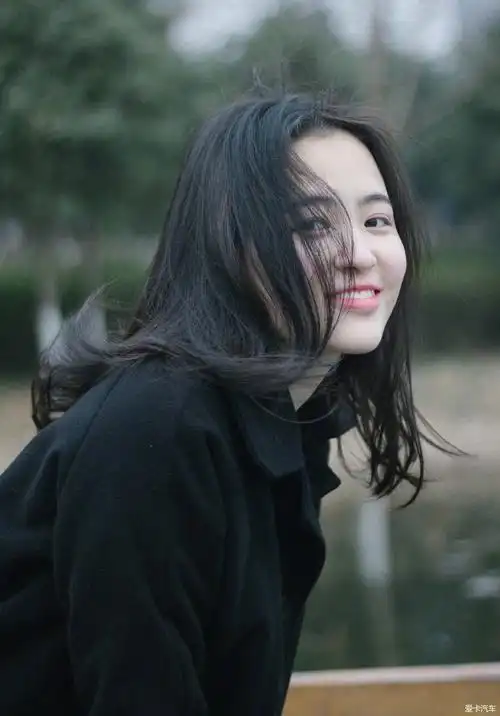 文艺系湖南大学一年级女生