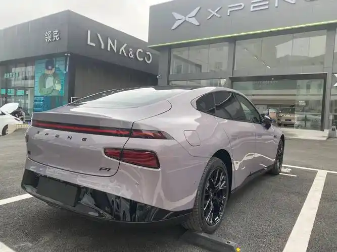 24款小鹏p7i鹏翼版到店,配"星暮紫"车色 双50w快充,增后驱版_搜狐汽车