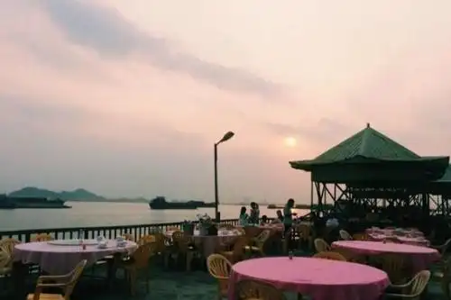 120 元地址:沙田镇西大坦海鲜长廊直入第 3 间冯记烤活鱼人均:50 元