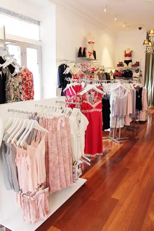 小型内衣门面室内装修实景图片