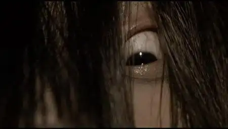 求电影贞子里面一幕截图,大概贞子瞪大眼睛向下看那个,有的求发,谢谢.