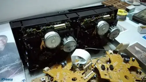 今天拆了松下sc-vc958组合音响的卡座机芯,向有拆机经验的朋友请教.