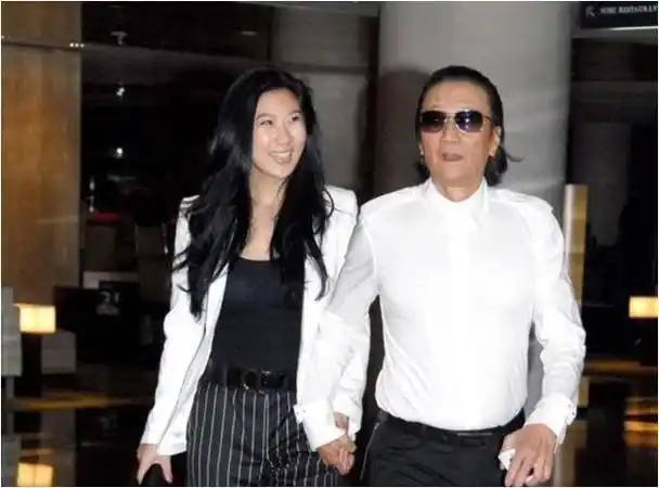 49岁年龄鸿沟难跨!谢贤与coco分手六年后,她的人生如何翻转?