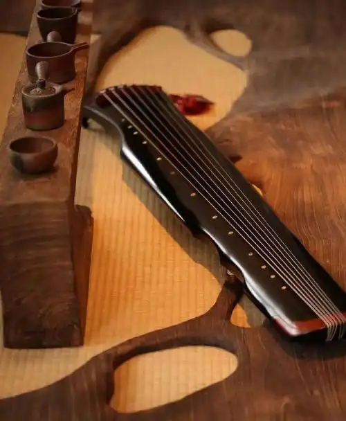 古琴音韵幽然我不介意就这样听着曲子老去