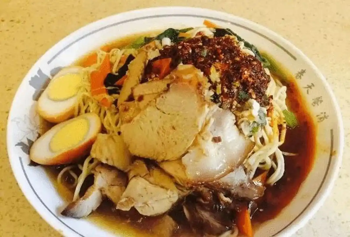 来甘肃省旅游必吃的烧鸡粉 定西市陇西县的烧鸡粉,这里主要的材料就是