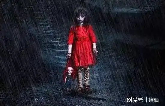 在文少玲的脑海里,女儿一会儿哭闹着说看见了鬼,一会儿又说有人来找