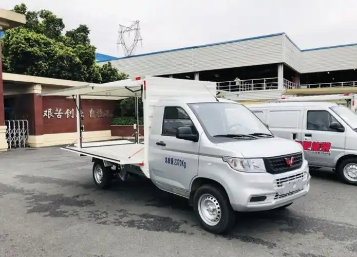 摆摊神器 五菱荣光翼开启车型上市 售5.58万元起