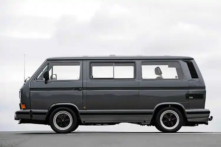 大众第三代的transporter(大众t3)于1986年问世,这一代车型首次推出了