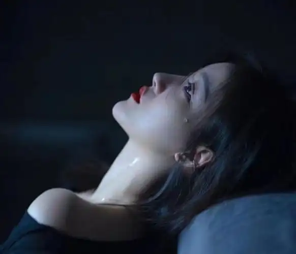 忘记一个人最好的方式是什么?心理学家:先升华这段感情