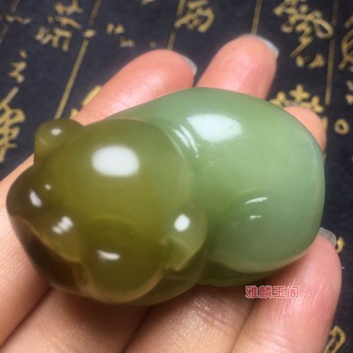 寓意招财进宝和田玉细腻油润若羌黄口料发财猪挂件玉坠吊坠手把件