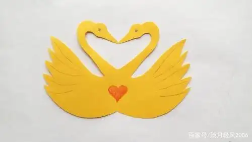 幼儿手工,简单剪纸教程,用卡纸剪一对美丽的天鹅