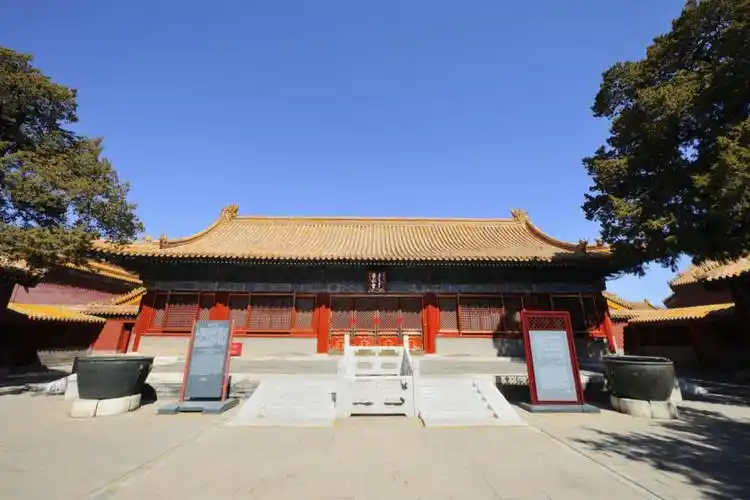 什么宜修不住在景仁宫吗