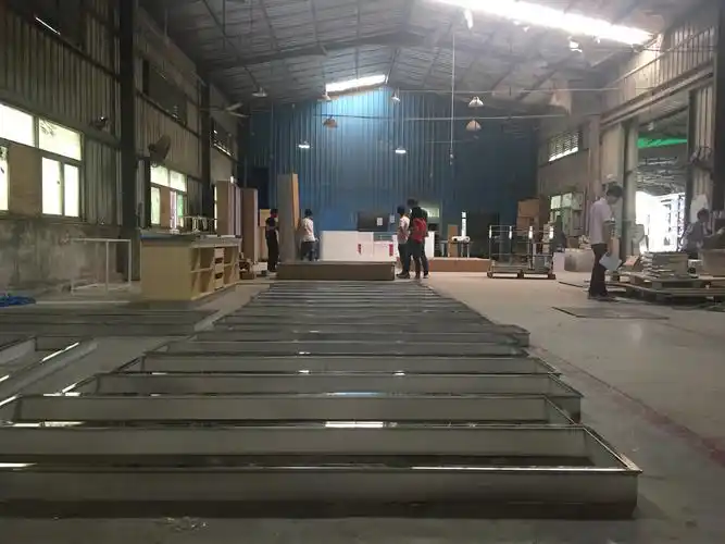 凡路展柜厂生产车间实景图