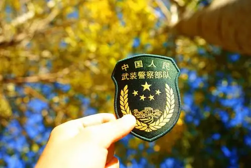 秋景遇到武警标识,你迷醉了吗?