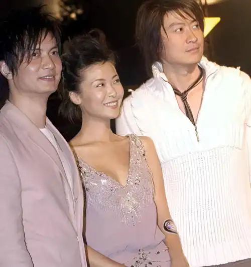 1999年,柯蓝和李泉确定恋爱关系,但她接到新剧的邀请,两人只能暂时