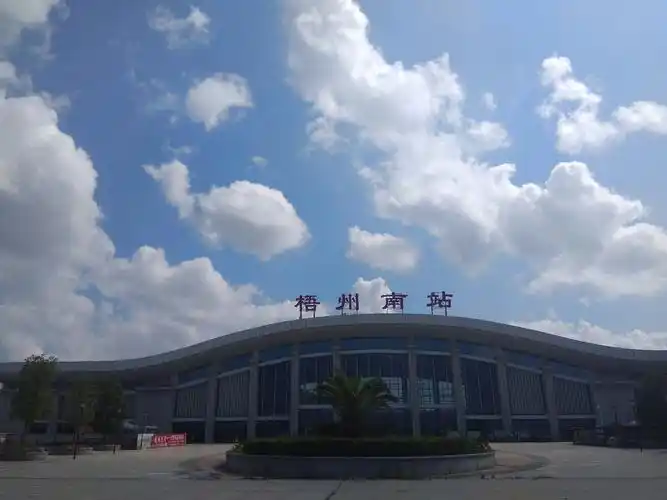 广西壮族自治区梧州市龙圩区321国道靠近梧州南站天气预报