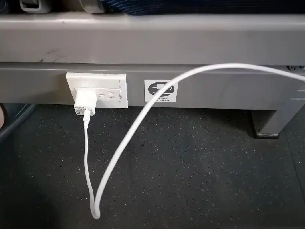 二等座高铁的充电插座在哪?是直流还是交流电充电?