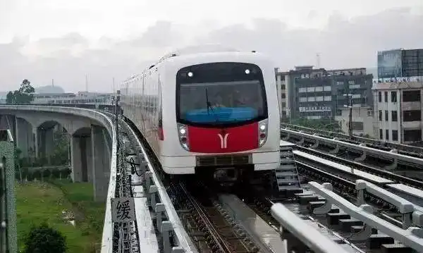 拿得出手   地铁4号线 有快速的18号线在,但是离黄阁远,这是不争的