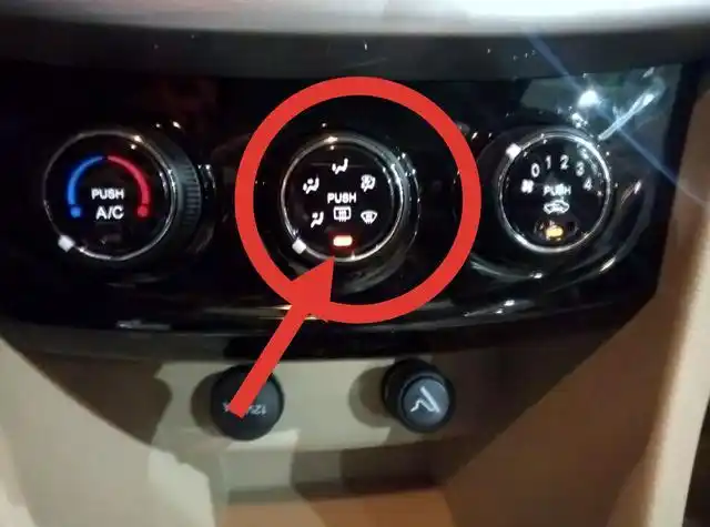 宝骏730老款后视镜加热功能按键