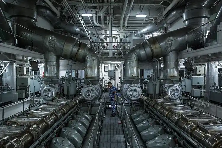 走进远洋补给船微山湖号舰艇即家