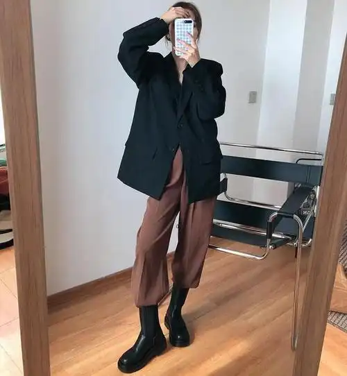 卡其色的马丁靴炫酷百搭,配上这个气场十足,你还没有吗?