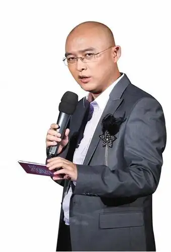 称"江苏卫视《非诚勿扰》剧组集体辞职,首批获准离职的包括主持人孟非