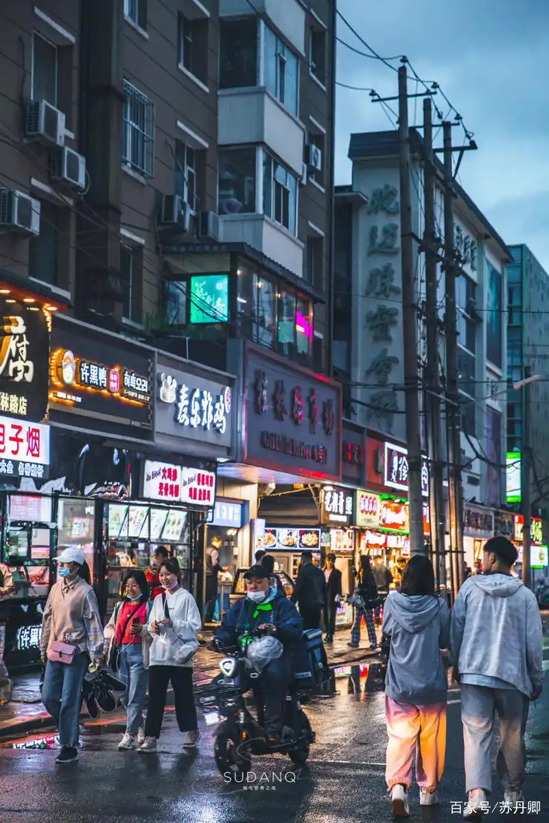 长春最火的美食街?桂林路美食街:全长531米就吸引了无数年轻人