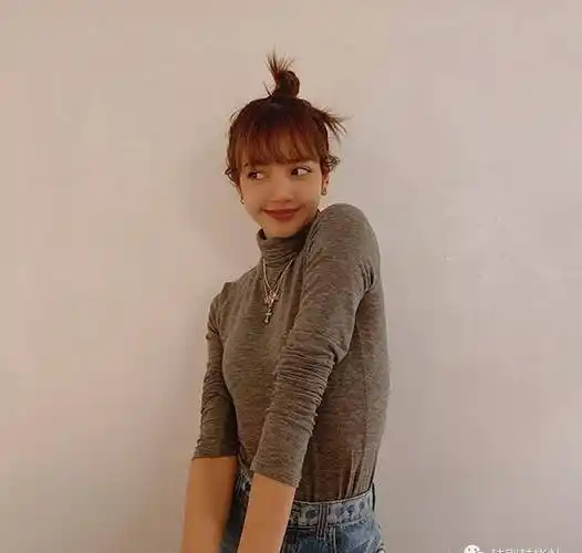 lisa"蒜头鼻"旧照曝光 完美体现女大十八变_高挺_鼻子_质疑