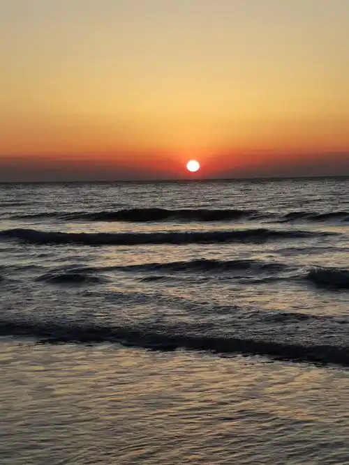 日出东方万丈霞光