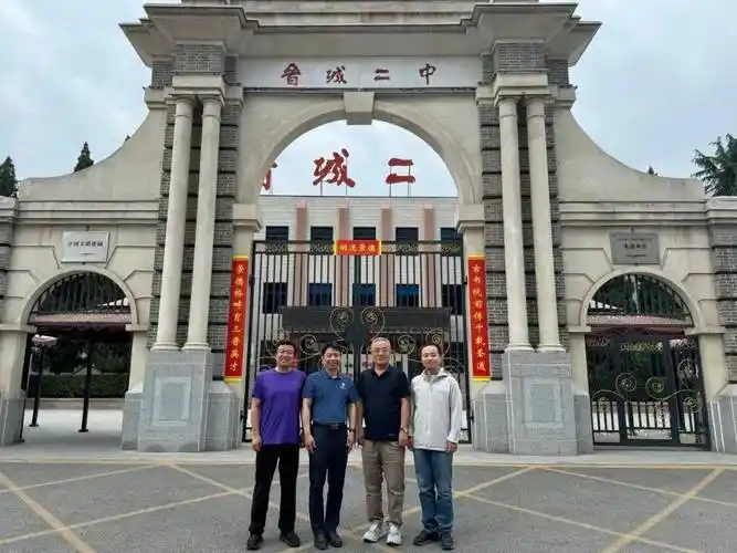 副教授,王冰源副教授前往重庆开展校内现场咨询活动,先后前往南华中学