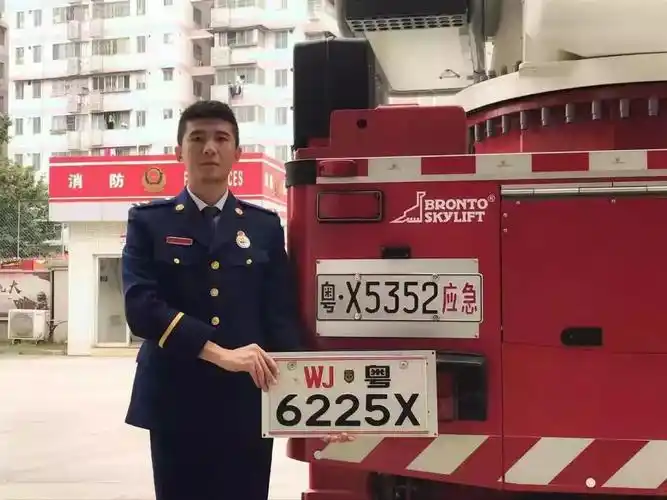 168米消防车扭着s形开了近6分钟全都是因为