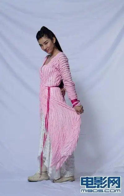 黄奕饰演火爆性格火龙女