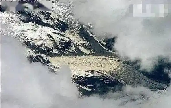 卫星拍到的真龙凤凰图片,身上的龙鳞都一清二楚