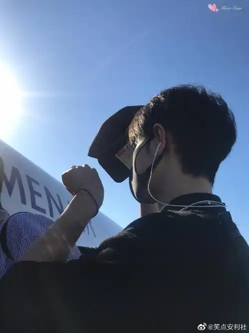 侧颜帅哥图鉴#这位哥的侧脸一直好好看啊!肖战超话