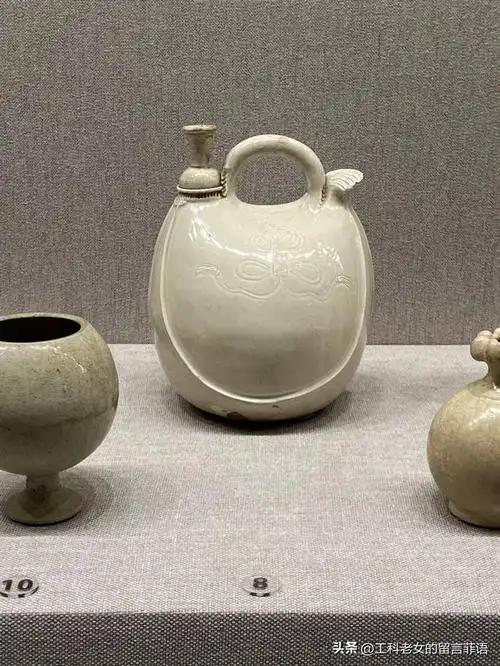 故宫陶瓷馆:唐代邢窑白瓷,类银似雪