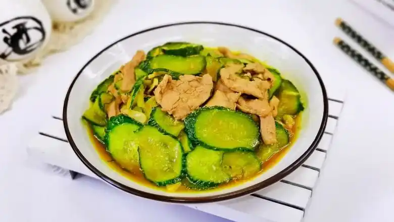 黄瓜炒肉片,简单快手家常小炒,太好吃了.