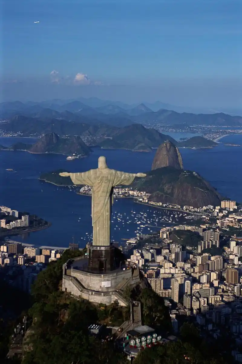 里约热内卢基督像(救世基督像,葡萄牙语:cristo redentor)也叫巴西