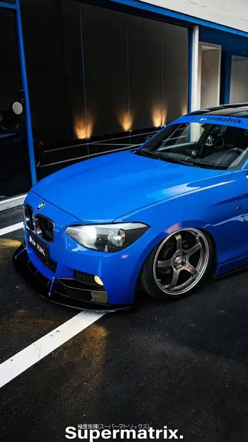宝马1系matrix矩阵克莱因蓝改色膜,欢迎来到我的主场