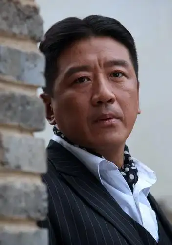 痒痒的源田俊雄的扮演者——丁勇岱正好在南京拍摄新戏《雪花那个飘》