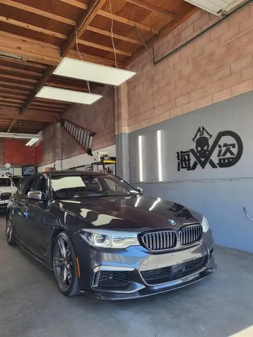湾区海盗贴膜bmwm550i超级帅的哑光蓝