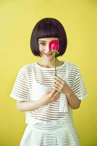 刘青清纯写真曝光 活泼甜美为夏日添一笔清新风